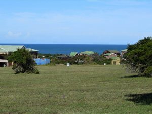 699 m² Land available in Cove Rock