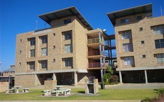 0.5 Bedroom Apartment in Kanoniers Park