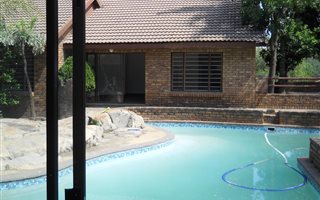 8565 m² Farm in President Park