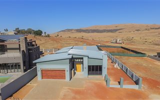 4 Bedroom House in Eye of Africa