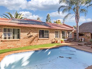 3 Bed House in Van Riebeeck Park