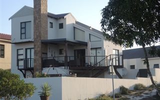 3 Bedroom House in Calypso Beach
