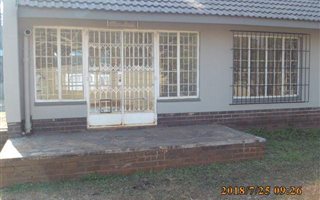3 Bedroom House in Hayfields