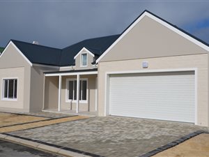 3 Bed House in Mariners Village