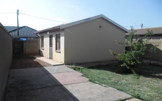 2 Bedroom House in Protea Glen