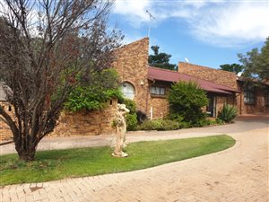 3 Bed Townhouse in Ruimsig