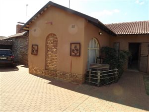 4 Bedroom House in Meiringspark