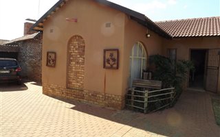 4 Bedroom House in Meiringspark