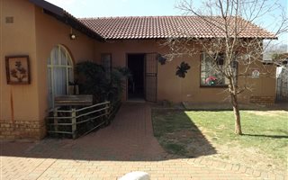 4 Bedroom House in Meiringspark
