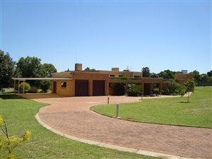 2.1 ha Farm in Rietfontein