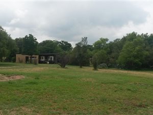 9.4 ha Farm in Skeerpoort