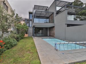4 Bed Townhouse in Camps Bay