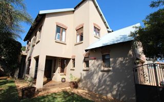 4 Bedroom House in Pierre van Ryneveld