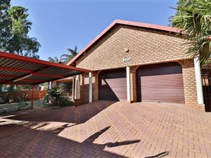 3 Bed House in Montana Park
