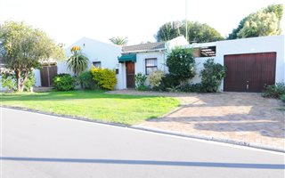 3 Bedroom House in Edgemead