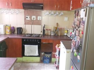 3 Bed House in Elsies River