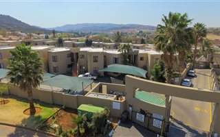 2 Bedroom House in Glenvista