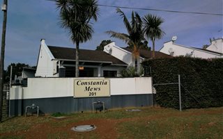 2 Bedroom Duplex in Boughton