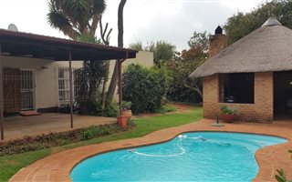 1 Bedroom Garden Cottage in Lilianton