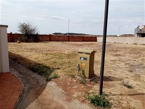 764 m² Land available in Pellissier