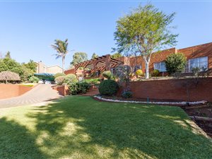 4 Bed House in Roodekrans
