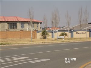 988 m² Land available in Three Rivers East