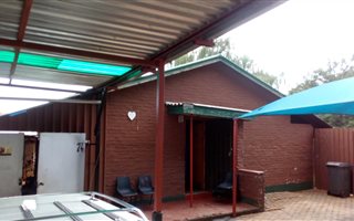 2 Bedroom House in Burgershoop