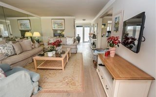3 Bedroom House in Woodbridge Island