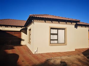 3 Bed House in Raslouw Manor