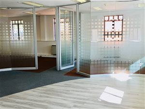 135 m² Office Space in Houghton Estate