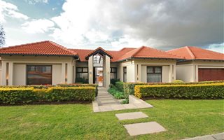 4 Bedroom House in Vygeboom