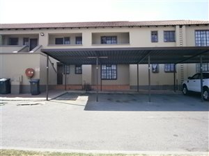 2 Bed Townhouse in Roodepoort West