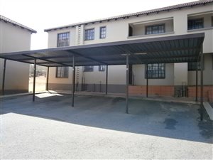 2 Bed Townhouse in Roodepoort West