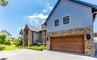 4 Bedroom House in Cotswold Downs Estate