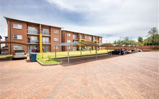 2 Bedroom Flat in Montana Park