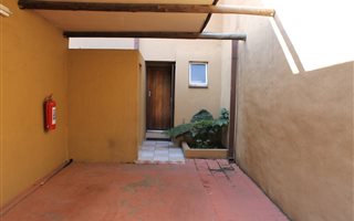 3 Bedroom Duplex in Modelpark