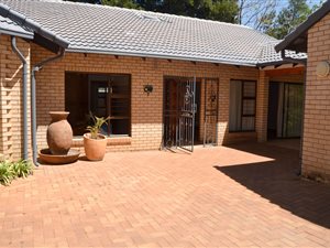 3 Bed House in Parktown North
