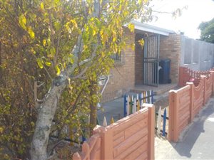2 Bedroom House in Groenvallei