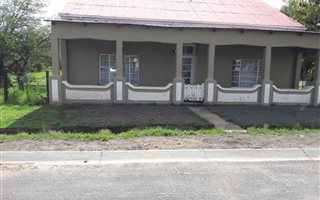 3 Bedroom House in Tarkastad