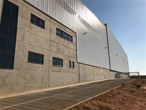 5200 m² Commercial space in Glen Marais