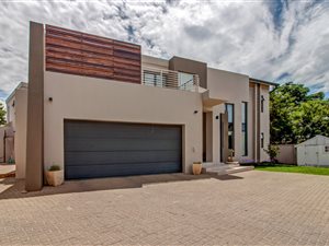 4 Bed Cluster in Craighall Park