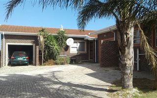 3 Bedroom Townhouse in Heuwelkruin