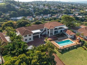 12 Bed House in Beachwood