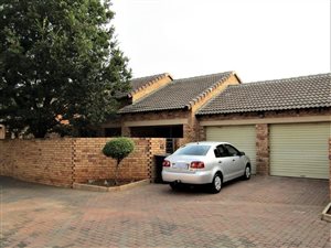 2 Bed Townhouse in Die Hoewes