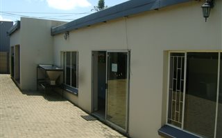 250 m² Commercial space in Fransville
