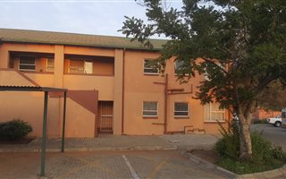 2 Bedroom Apartment in Geelhoutpark