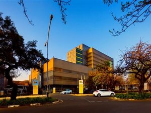 1233 m² Commercial space in Bedford Gardens