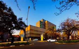 1233 m² Commercial space in Bedford Gardens