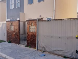 2 Bed Duplex in Pelikan Park