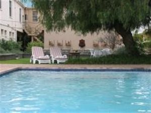 11 Bed House in Die Laning